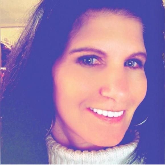 LIKE & SHARE - Picture 3 of 13